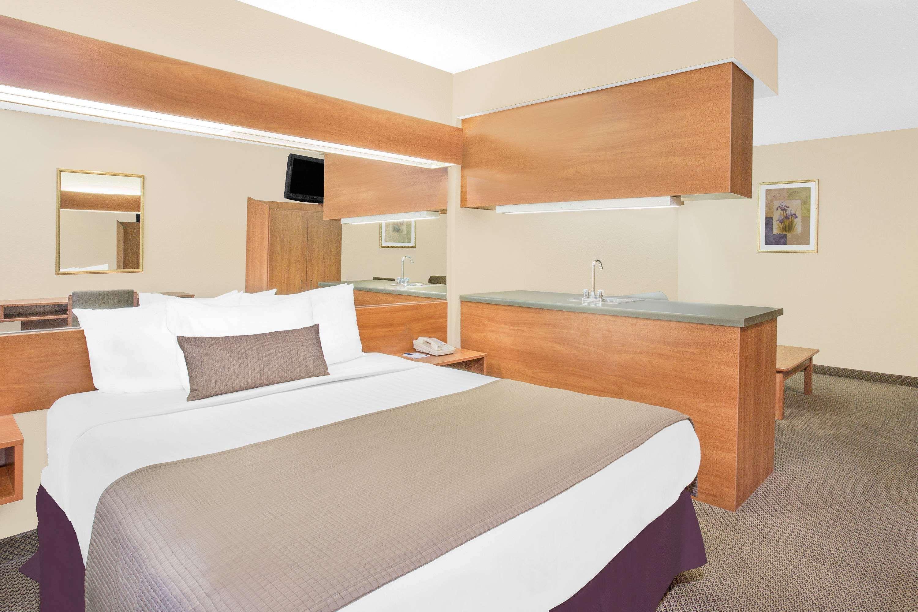 Microtel Inn & Suites Beckley East Exteriör bild
